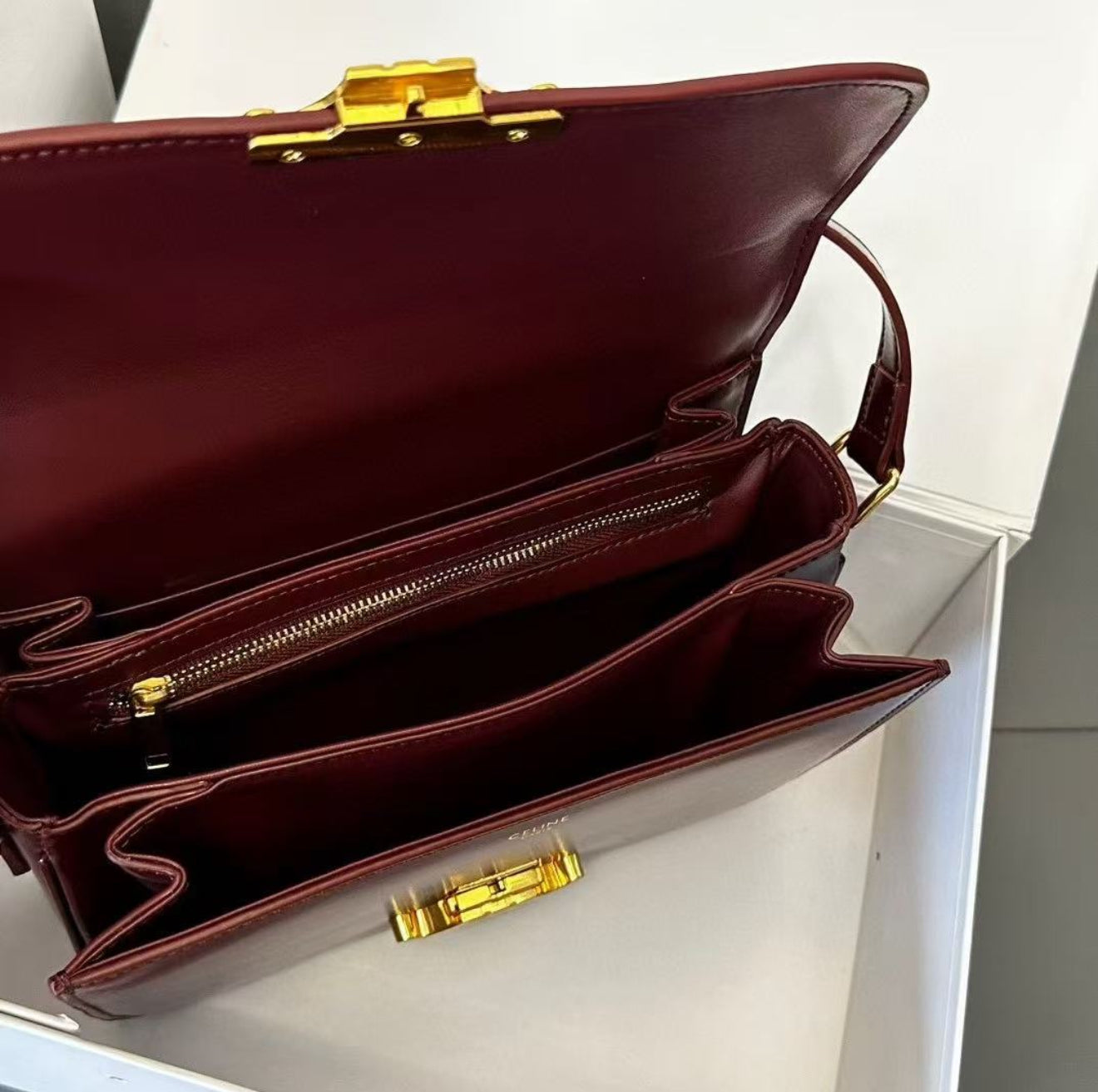 Borsa triompe