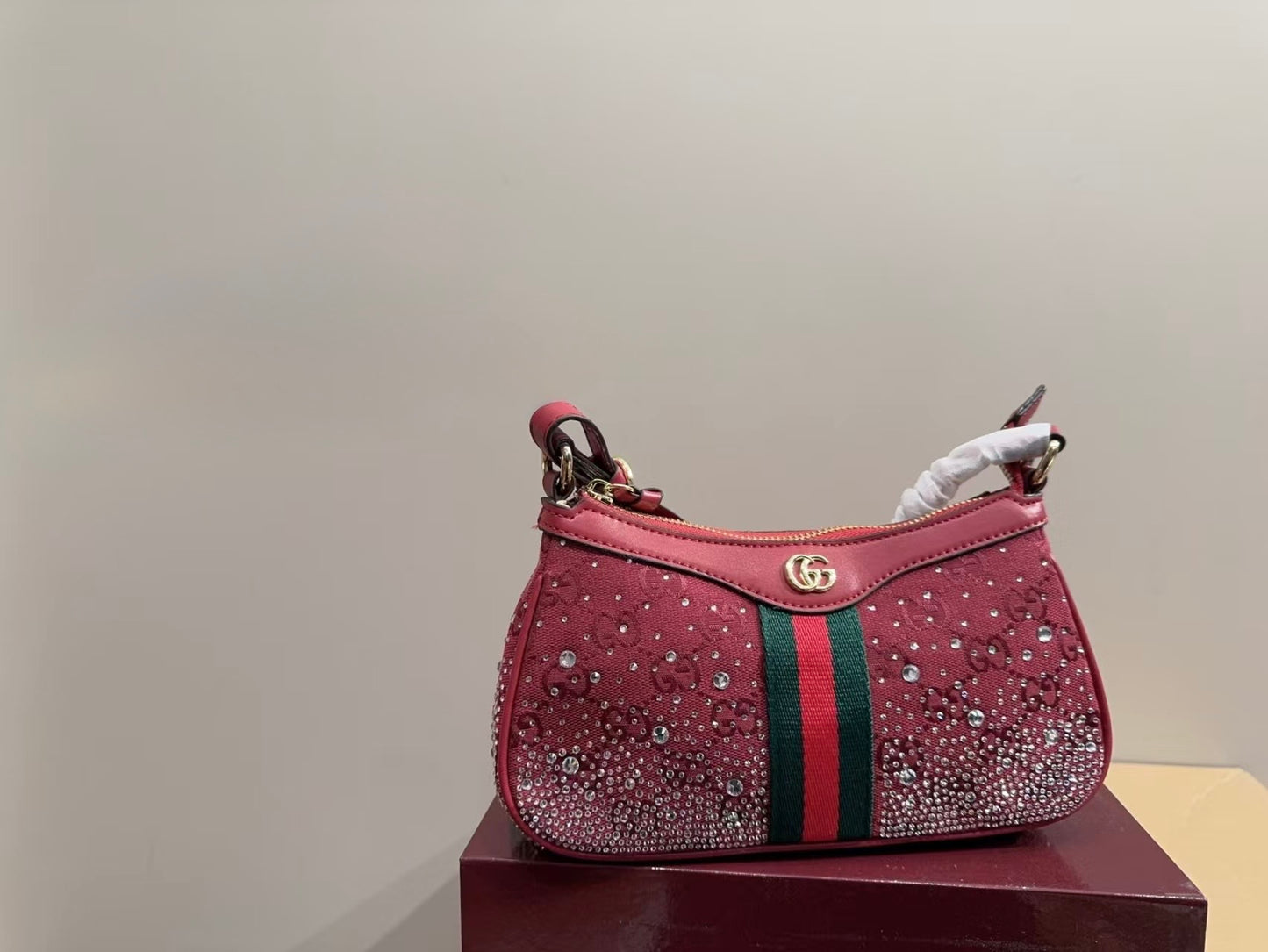 Borsa opi con cristalli