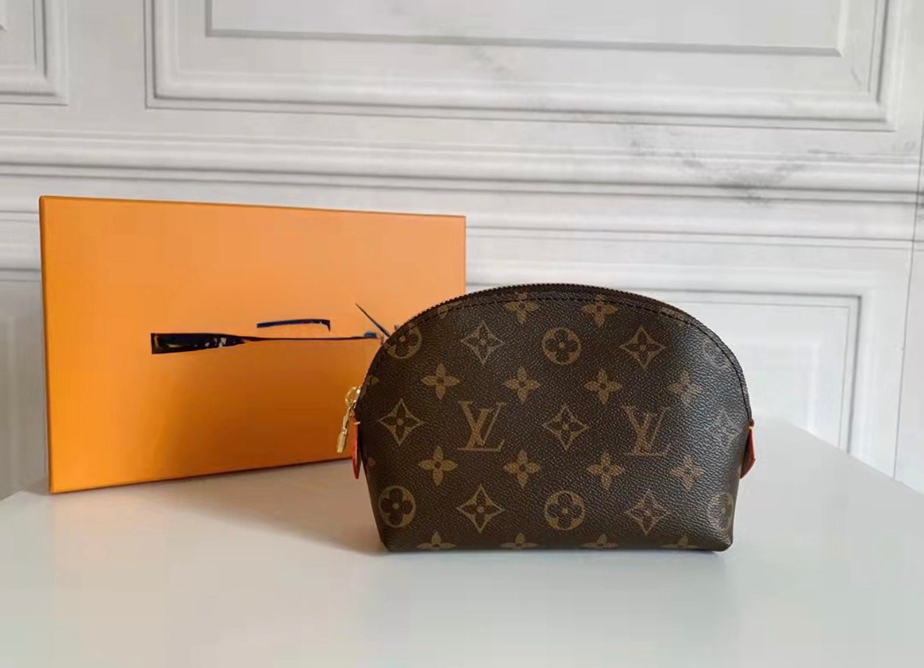 Pochette cosmetics