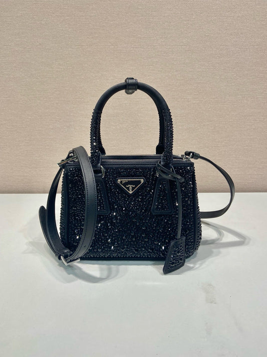 Borsa P gallery