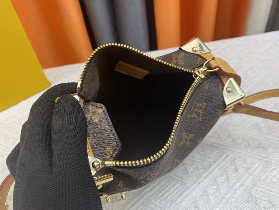 Borsa side Trunc